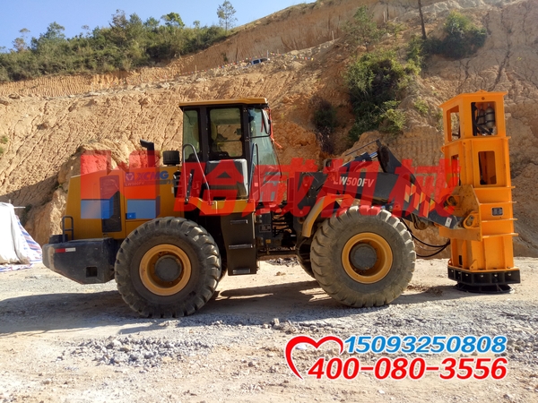 高速液壓夯實機施工現(xiàn)場